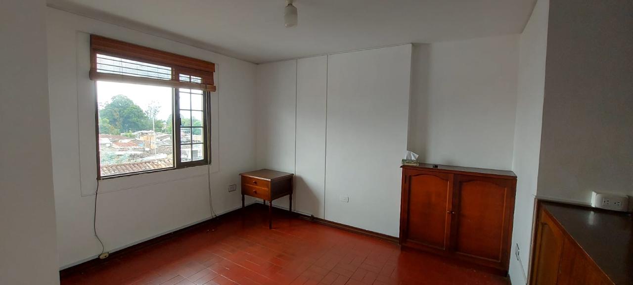 VENDO EXCELENTE OFICINA CENTRAL