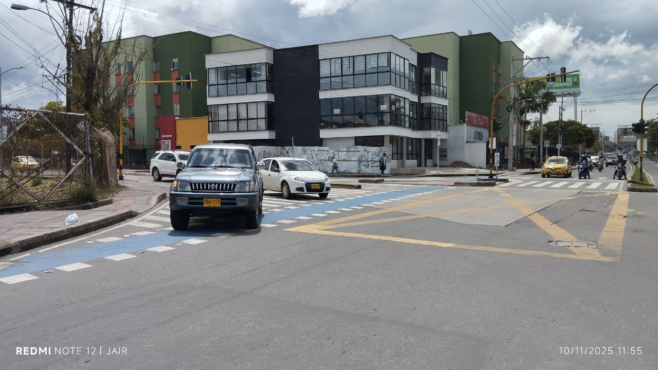 ARRIENDO EXCELENTE LOCAL COMERCIAL SOBRE LA AUTOPISTA NORTE FRENTE AL CENTRO COMERCIAL CAMPANARIO