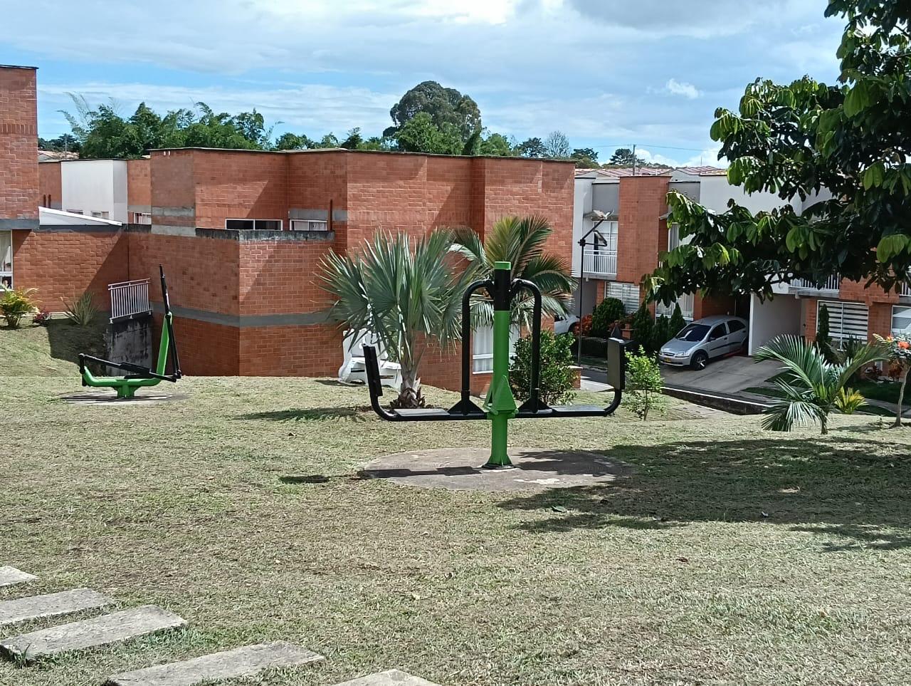 VENDO EXCELENTE CASA EN EL CONDOMINIO VERSALLES