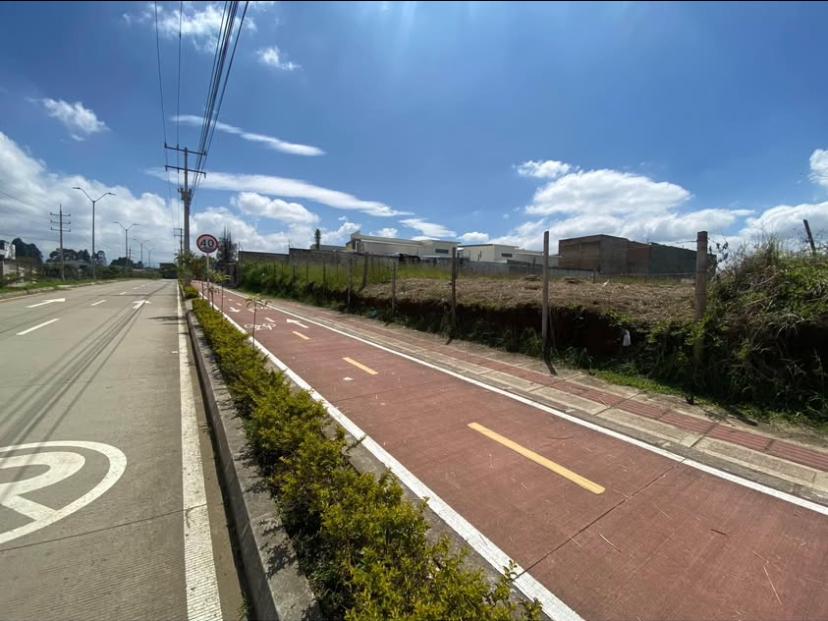 ARRIENDO EXCELENTE LOTE PLANO SECTOR EL TABLAZO SOBRE LA VIA PRINCIPAL.