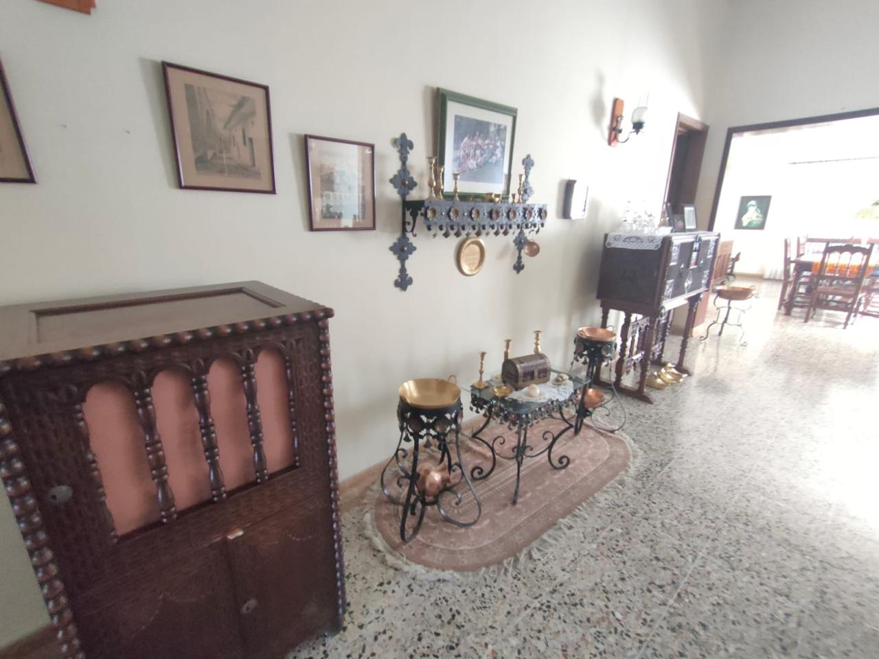 VENDO EXCELENTE CASA CENTRAL