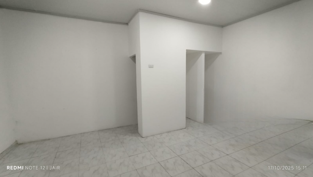 local foto 4 $2.5-Photoroom