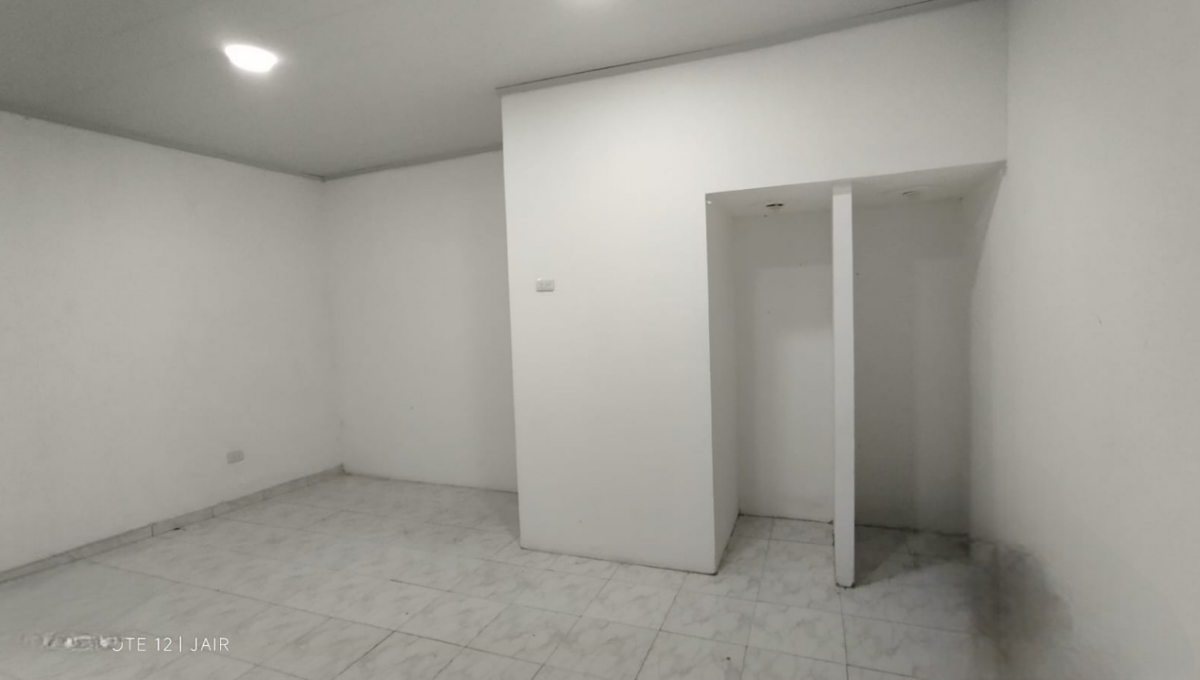 local foto 5 $2.5-Photoroom