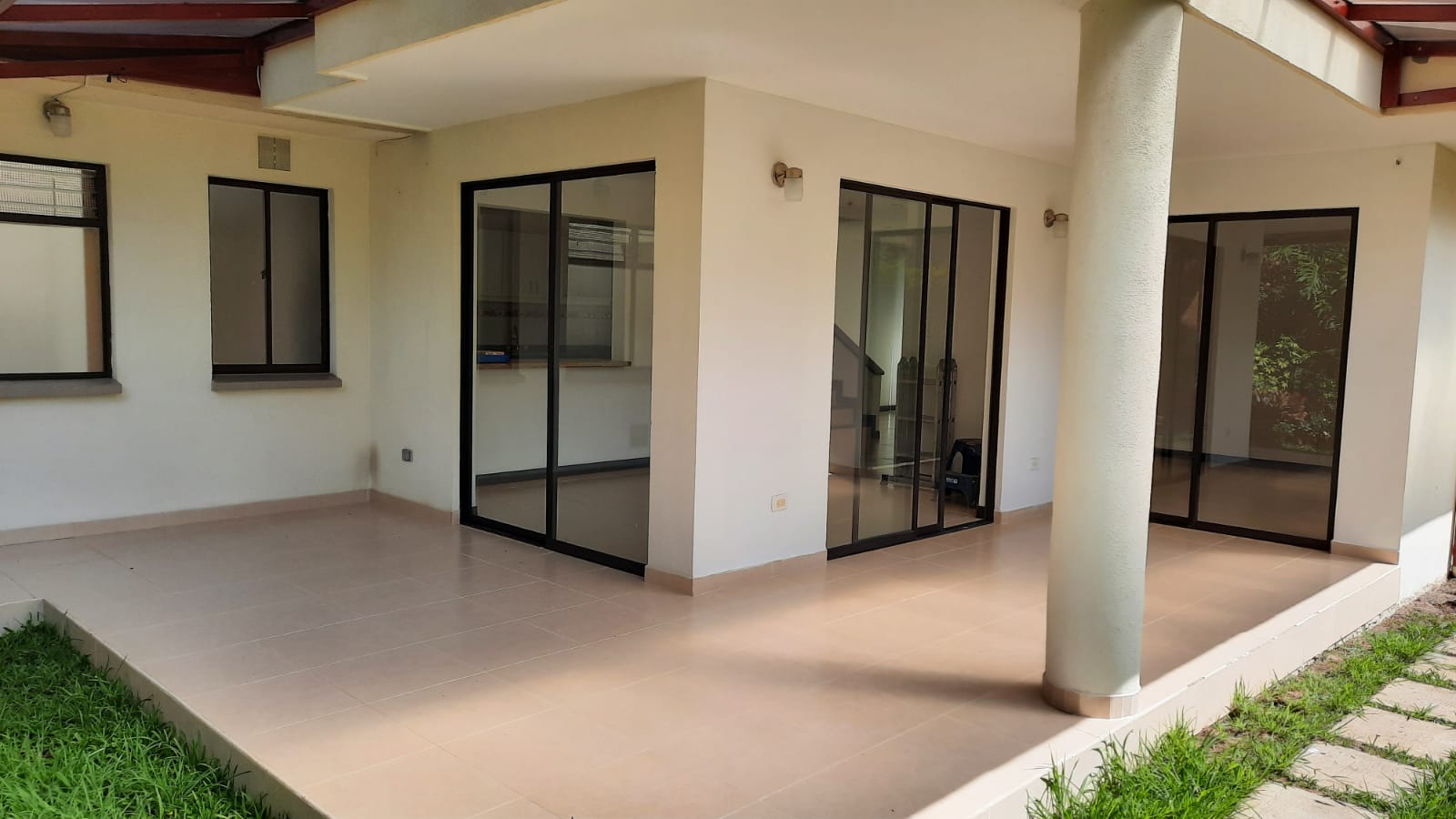 ARRIENDO BONITA CASA AL NORTE DE LA CIUDAD