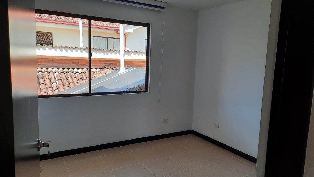 b70d933f-6abb-4ff1-a7dc-1666e5b308cc