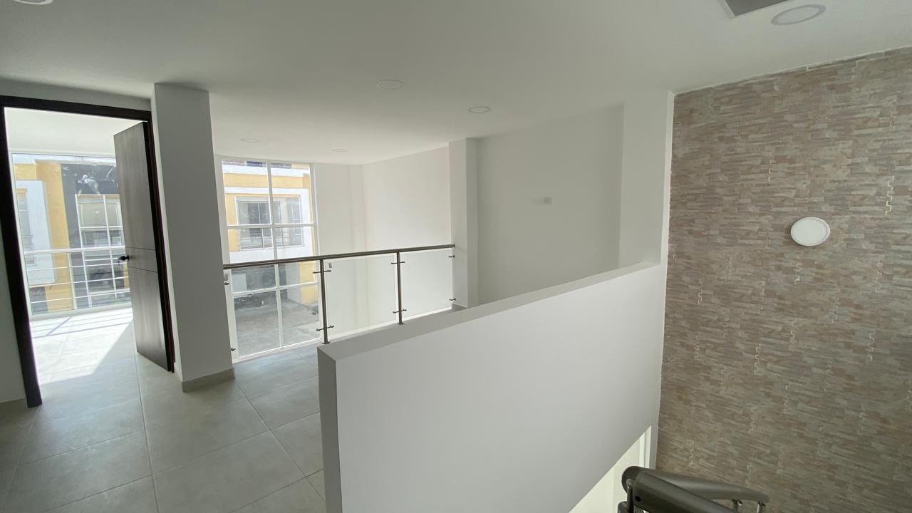 VENDO EXCELENTE CASA NUEVA PARA ESTRENAR EN EL CONJUNTO SAN RAFAEL .