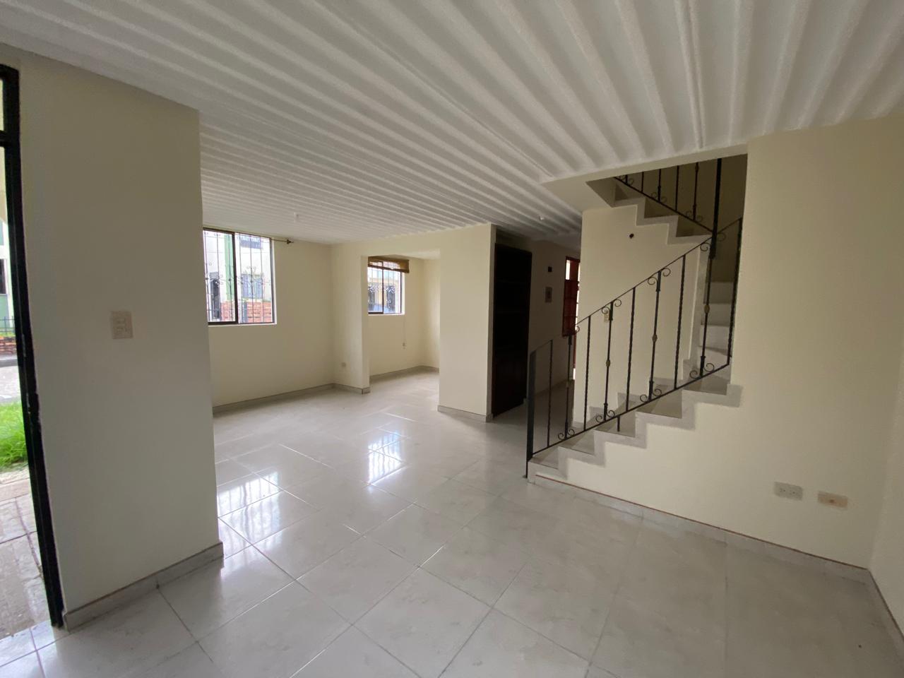 VENDO EXCELENTE CASA DE DOS PISOS EN EL CONJUNTO CERRADO VILLA DEL VIENTO