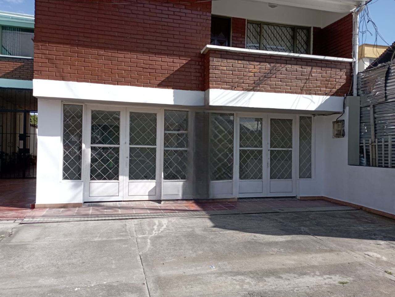 ARRIENDO EXCELENTE LOCAL COMERCIAL EN SECTOR CATAY