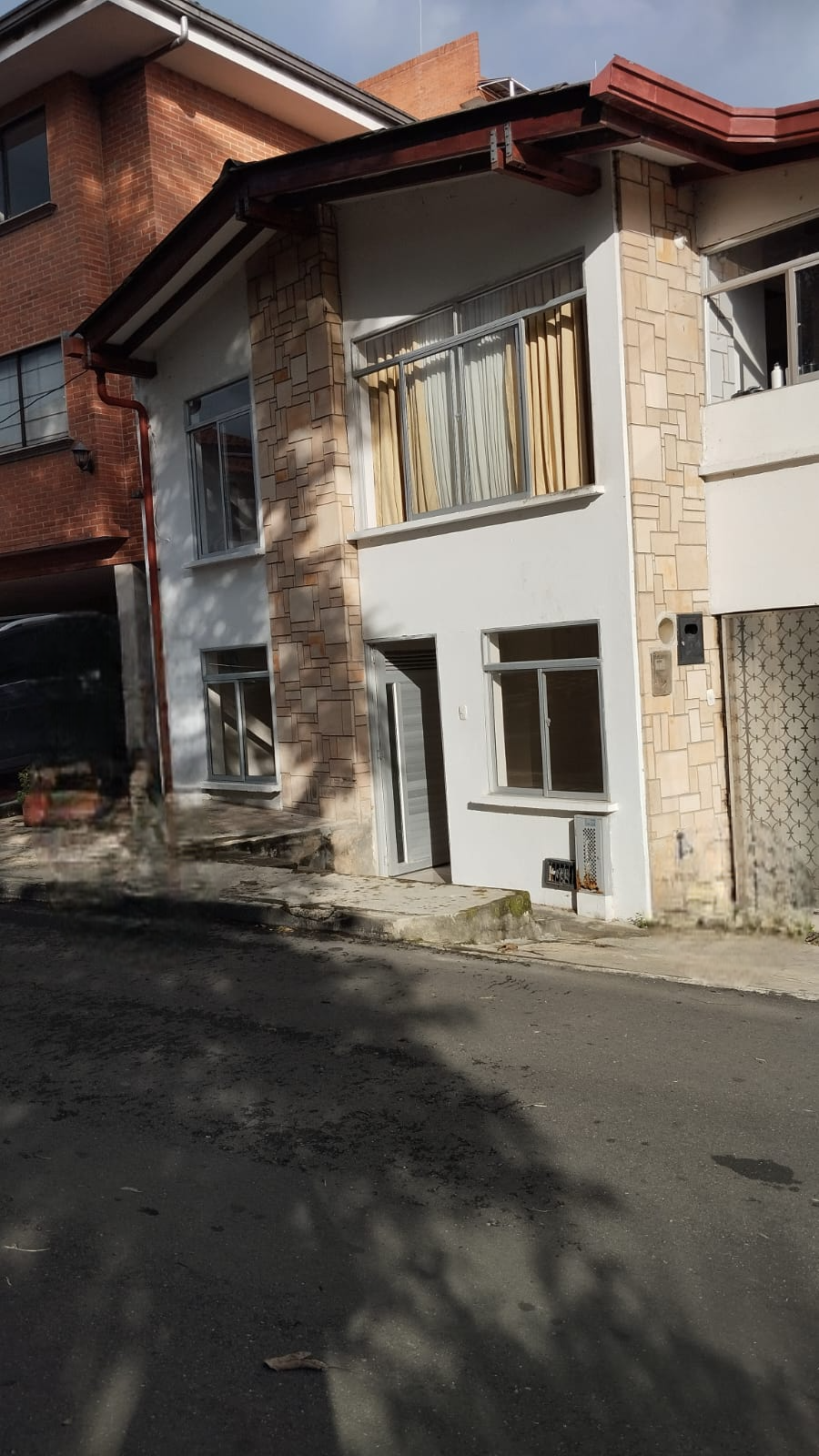 ARRIENDO APARTA ESTUDIO EN LA URBANIZACION LOMA LINDA